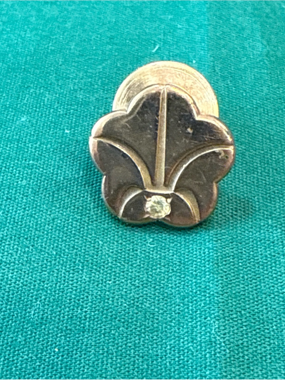 VTG Goldtone Flour De Lis Lapel Pin With Small Central Rhinestone 49D